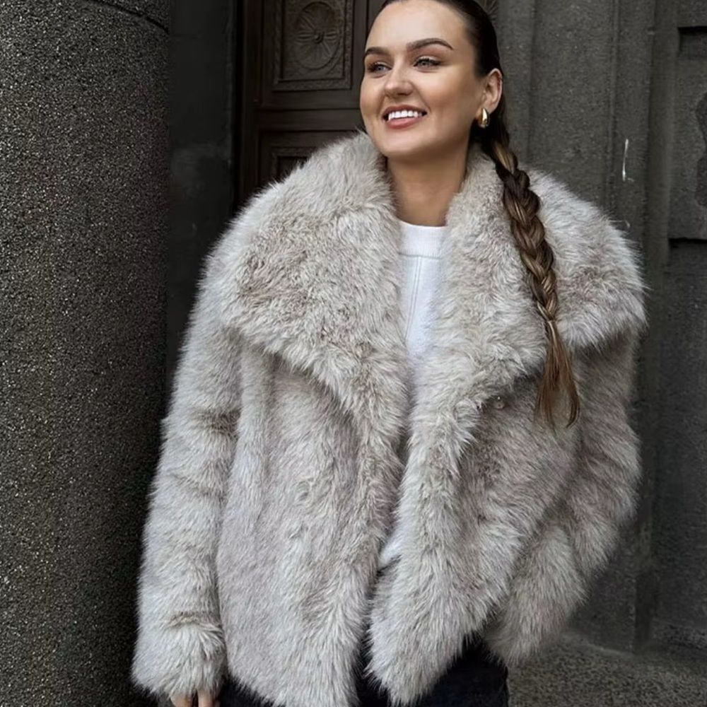 NWOT Trafza Faux Fur Coat